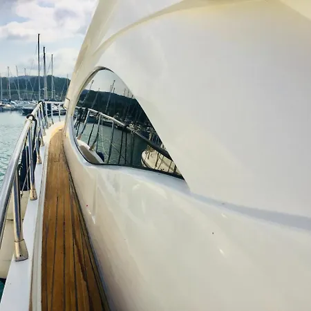 Bateau-hôtel Boat & Breakfast *