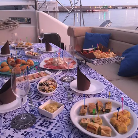 Úszó hotel Boat & Breakfast *