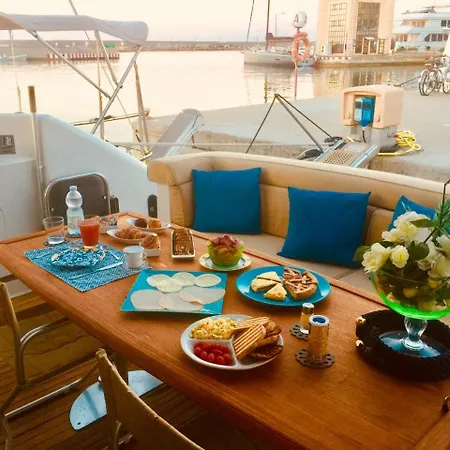 Botel Boat & Breakfast Sanremo
