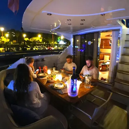 Boat & Breakfast Bateau-hôtel *